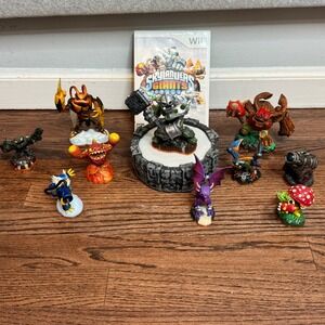 Skylanders Giants Game Wii Figures Lot of 10 Plus Base & Game RARE